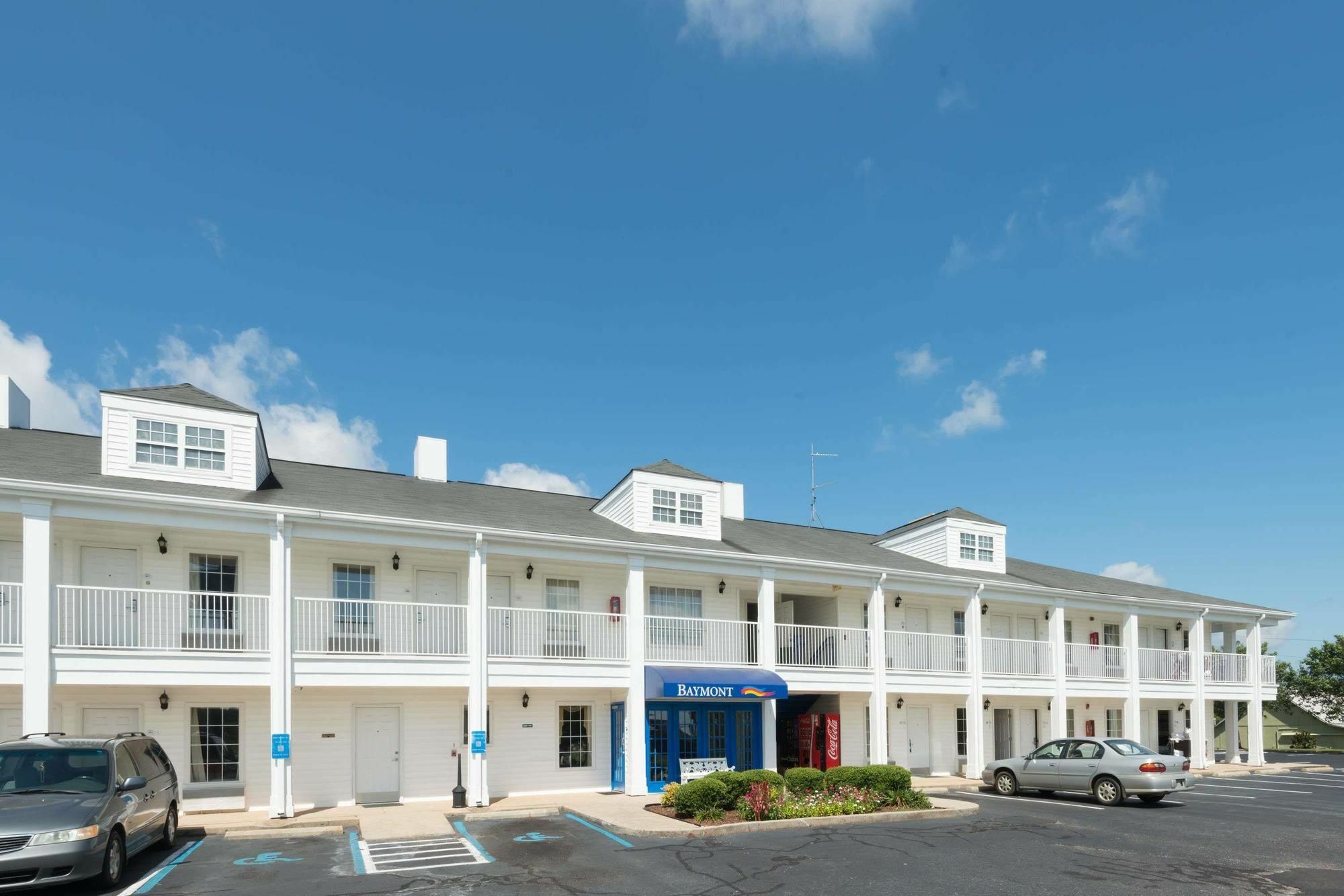 Baymont By Wyndham Greenville Esterno foto