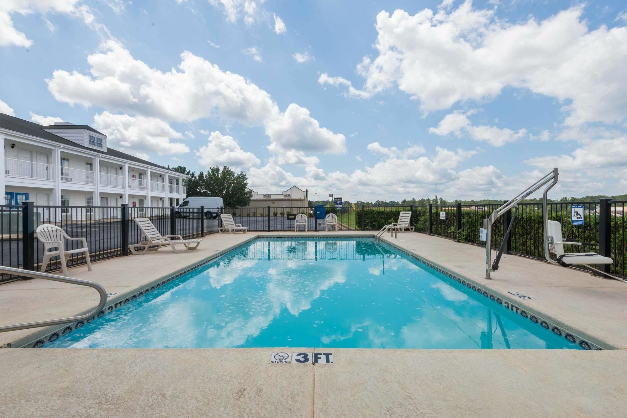 Baymont By Wyndham Greenville Esterno foto