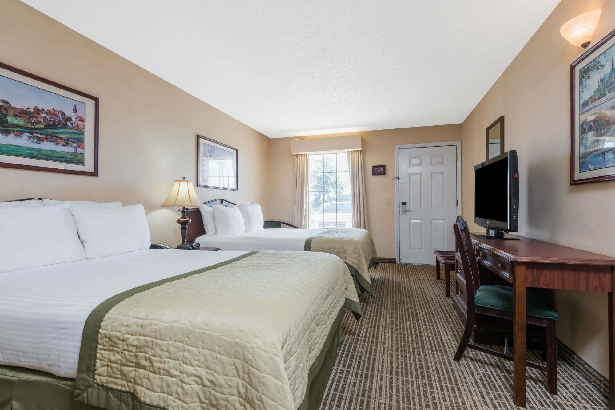 Baymont By Wyndham Greenville Esterno foto